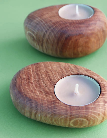 Bougeoirs en chêne en forme de galet elementti